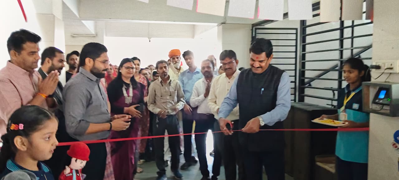 દીપ દર્શન વિદ્યા સંકુલ – ડિંડોલી દ્વારા પ્રાઈમરી સેક્શનના વિધાર્થીઓ માટે કરાયું જોય રાઇડ એન્ડ સિટી ટૂરનું આયોજન