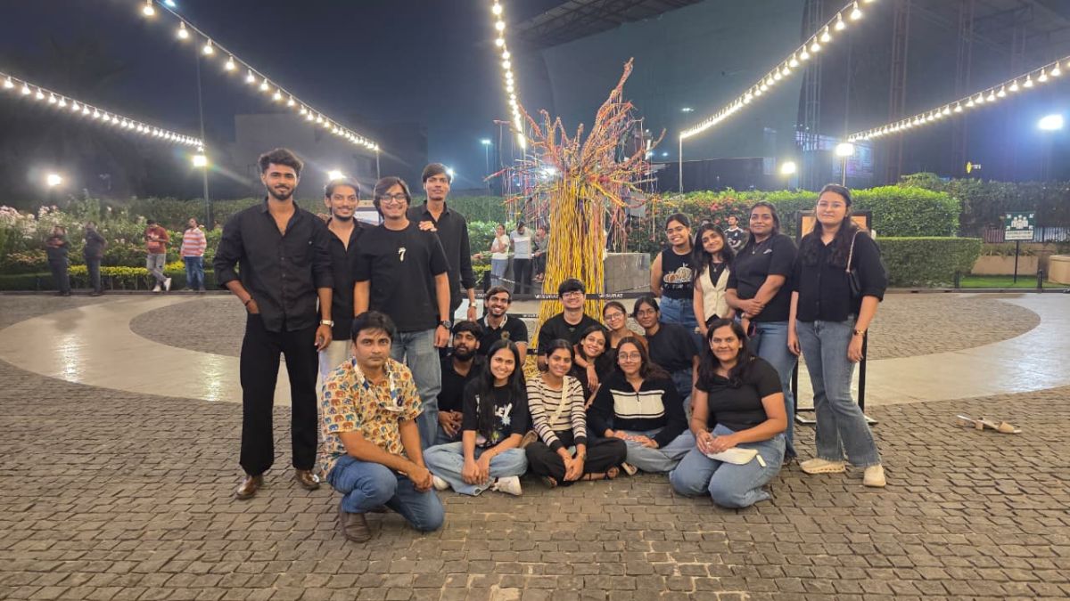 સુરતમાં IDT વિદ્યાર્થીઓનું અનોખું કમાલ: “Future is Now” થીમ પર બનાવ્યું ફ્યુચરિસ્ટિક ટ્રી બન્યું આકર્ષણનું કેન્દ્ર 22 ફેબ્રુઆરીએ લિપ્પન આર્ટ અને 28 ફેબ્રુઆરીએ બાંધણી વર્કશોપનું આયોજન
