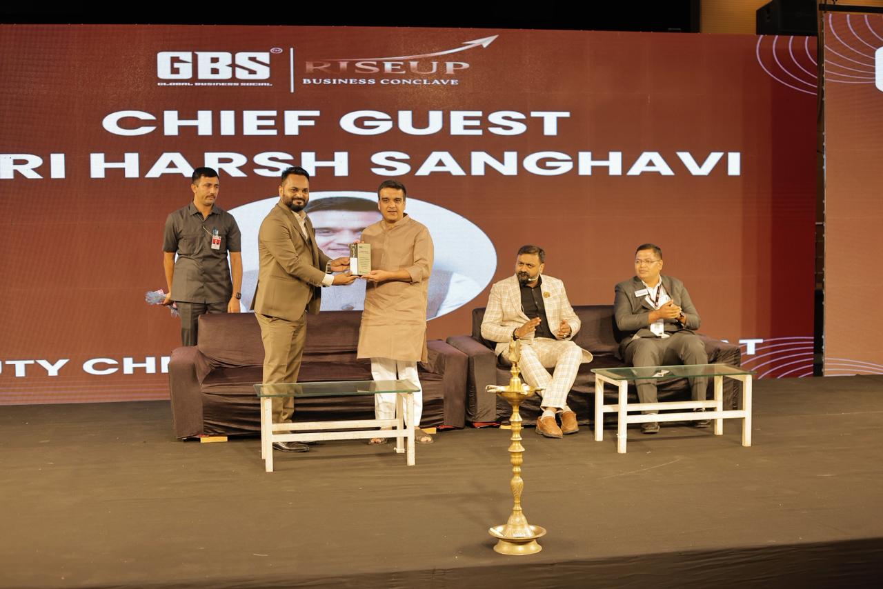 GBS ની પ્રથમ વર્ષગાંઠ નિમિત્તે સુરતમાં મેગા બિઝનેસ કોન્ક્લેવ અને ફેશન વીકનું સફળતાપૂર્વક આયોજન કરવામાં આવ્યું.