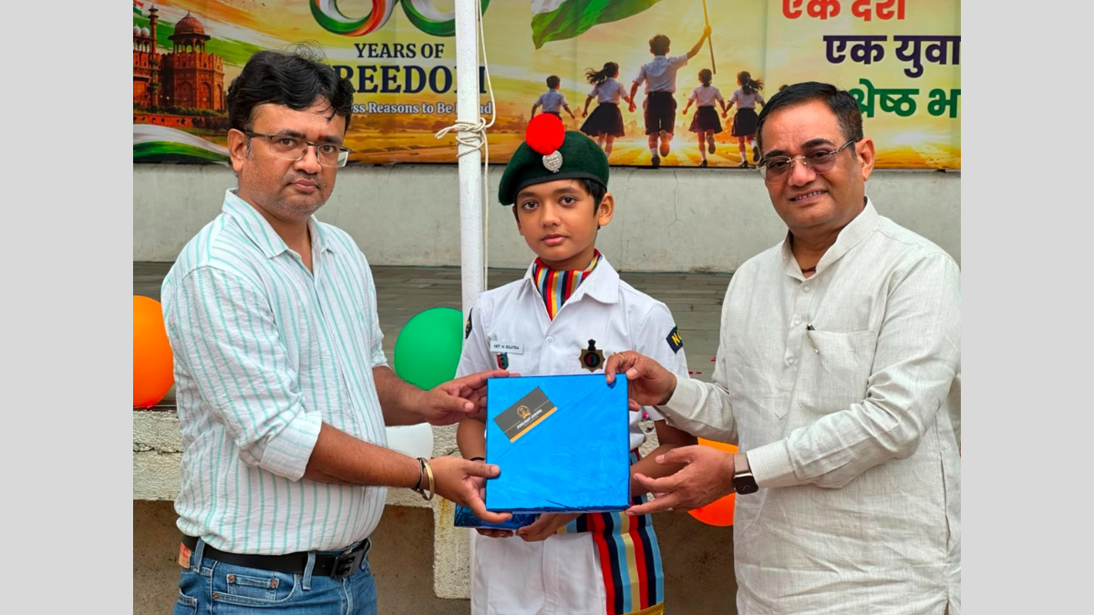 સનલાઇટ શાળા માં આજે ૮૦ માં સ્વતંત્રતા દિવસ ની ઉજવણી શાળા પરિસર માં યોજવામાં આવી હતી.